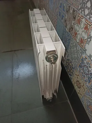 Radiador agua metal blanco