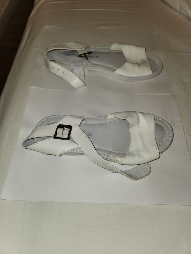 Sandalias blancas de penitente talla 37