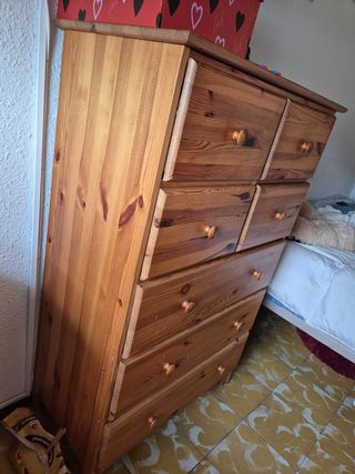 Cómoda de madera maciza