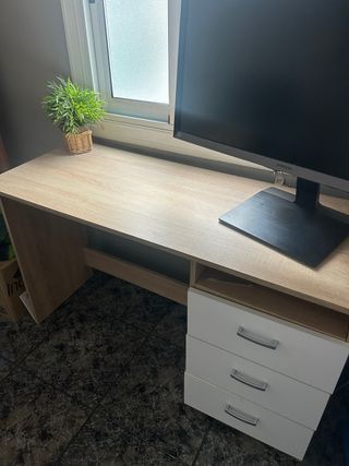 Escritorio madera y blanco