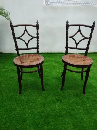 2 Sillas de Madera Curvada con Asiento de Rat