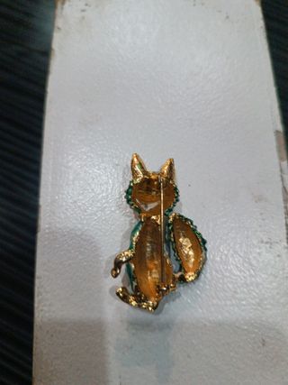 Broche gato verde y dorado