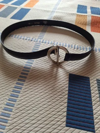 Cinturón Negro Hebilla Plateada