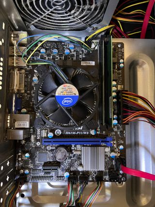 Lote 2 PCs + Monitor HP