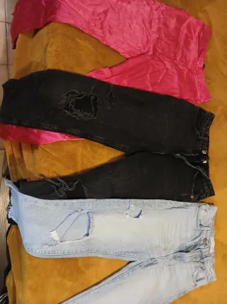 Lote de ropa jeans de marca Zara, Stradivarius...