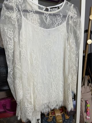 Blusa Massimo Dutti encaje blanco roto, con forro.