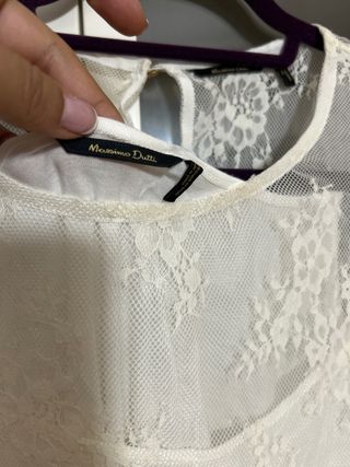 Blusa Massimo Dutti encaje blanco roto, con forro.