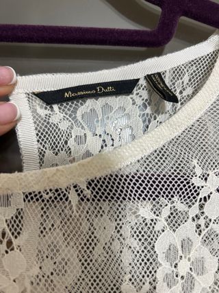 Blusa Massimo Dutti encaje blanco roto, con forro.