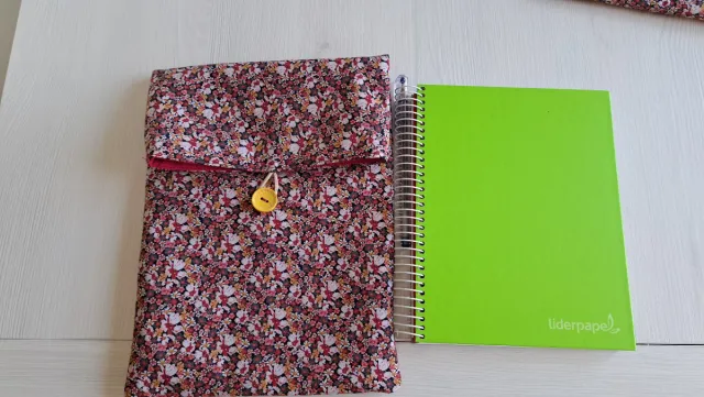 Funda porta libros tela floral