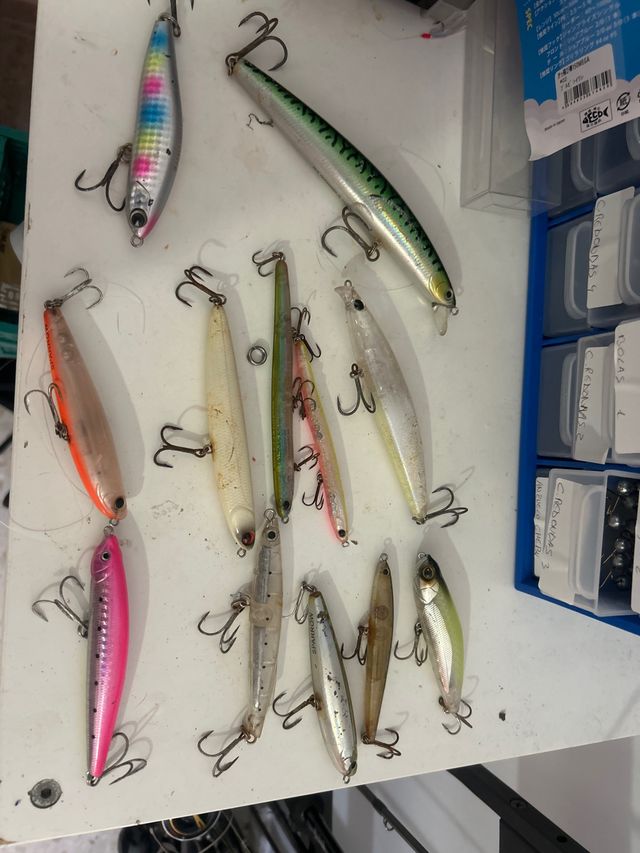 Lote de señuelos de pesca variados