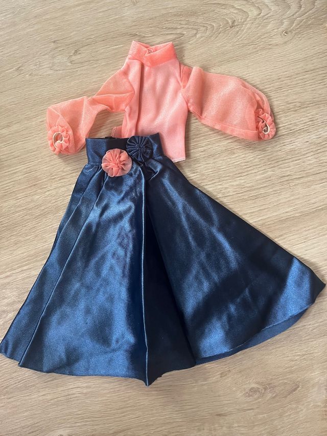 Conjunto Nancy: Blusa Coral y Falda Azul opera