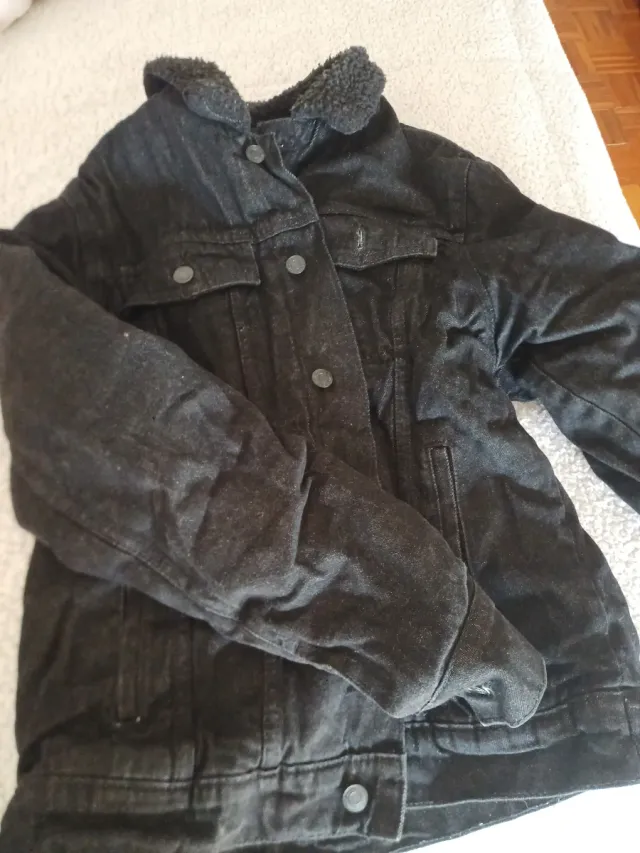Chaqueta vaquera forrada Primark negra