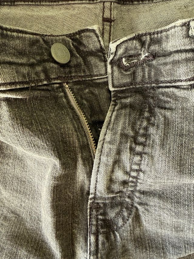 Pantalones vaqueros grises skinny