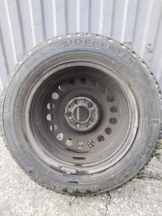Llanta Mercedes Pirelli Winter 195/65 R15