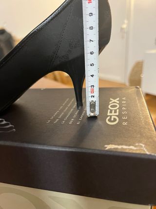 Zapatos tacón Geox negros mujer