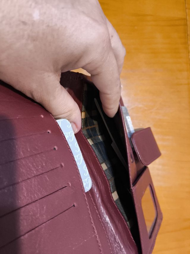 Cartera de piel Brasil morada marca FONTAELLI 