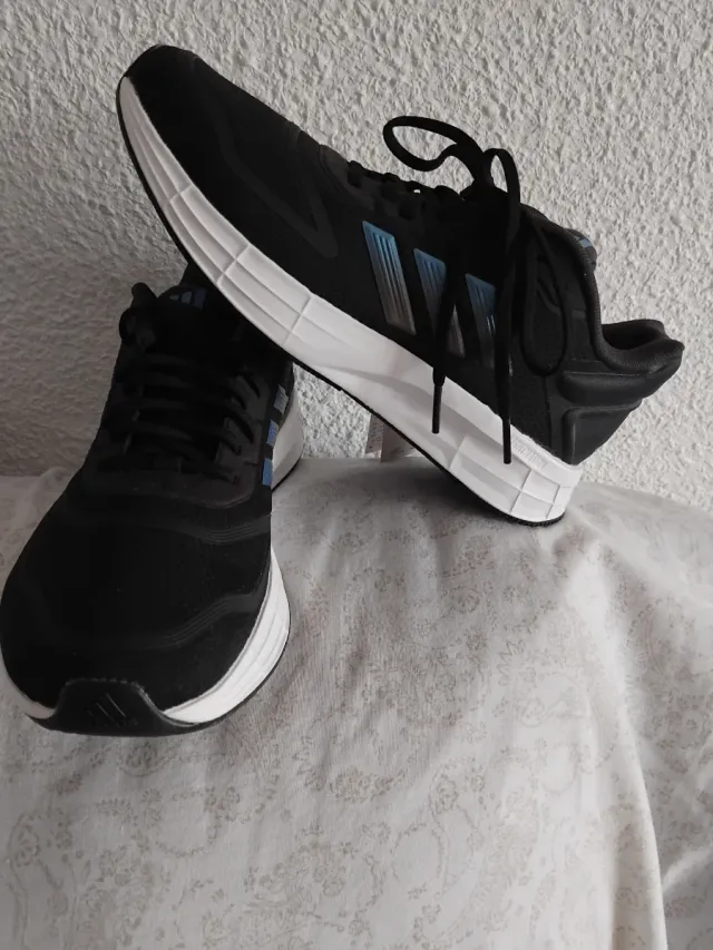 Zapatillas Adidas Negras y Azules