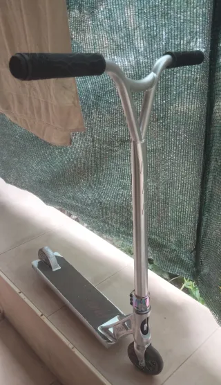 Patín de trucos NKD.