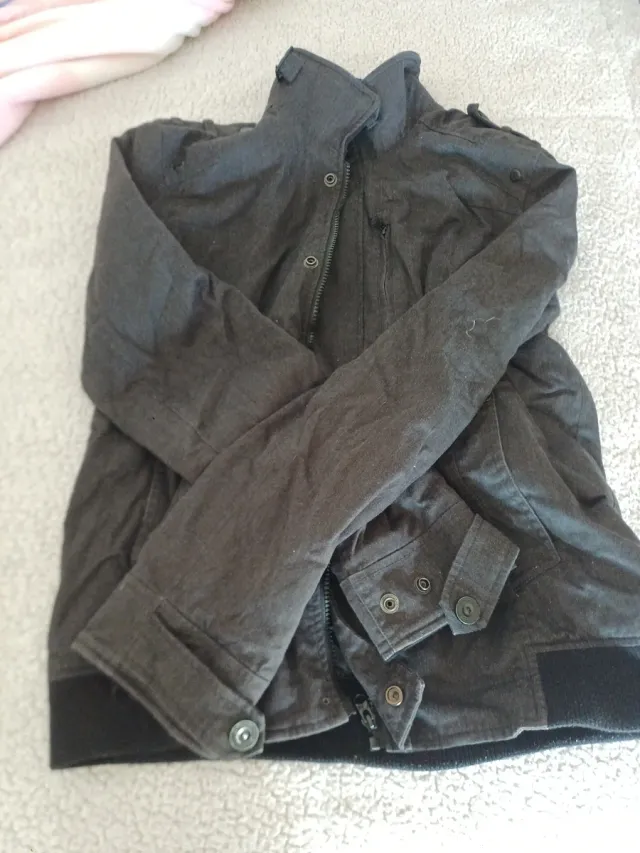 Chaqueta gris hombre pulsera and bear