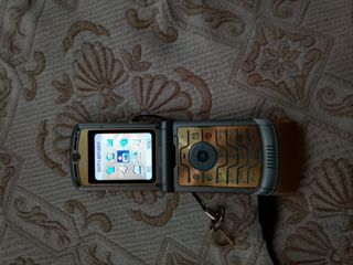 Motorola V3x Dolce & Gabbana Oro