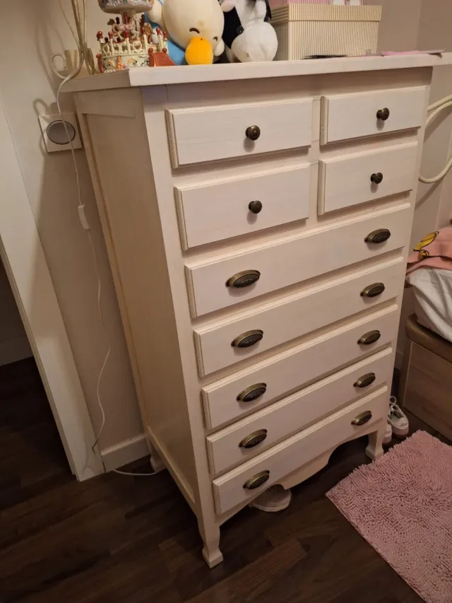 Cómoda blanca con 8 cajones