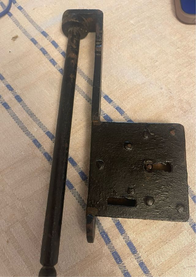 Cerradura antigua de metal 