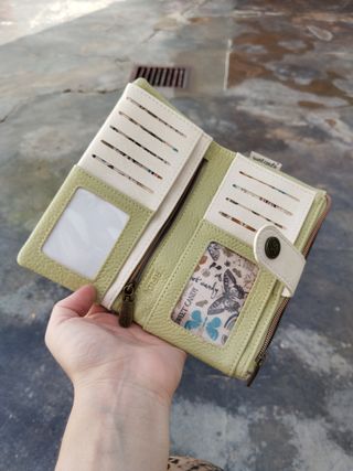 Cartera estudio GiBli  viene con su funda nueva 