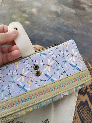 Cartera estudio GiBli  viene con su funda nueva 