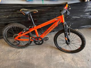 Bicicleta Monty para niño de a años aprox de segunda mano por