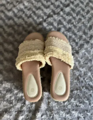 Sandalias beige cuña esparto talla 38