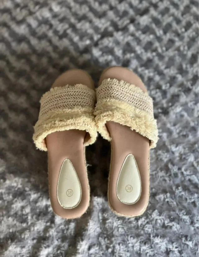 Sandalias beige cuña esparto talla 38
