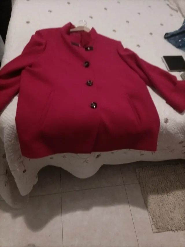 Chaquetón rojo talla 48 sin estrenar
