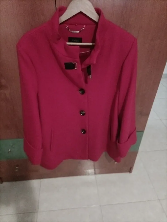 Chaquetón rojo talla 48 sin estrenar