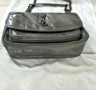 Bolso Saint Laurent Niki Gris