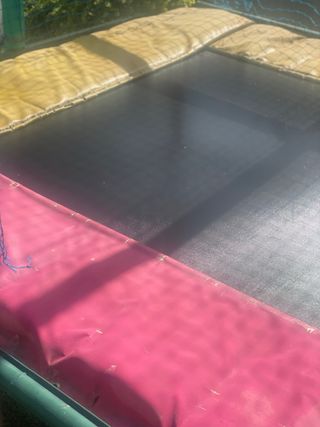 Cama elástica con red de seguridad