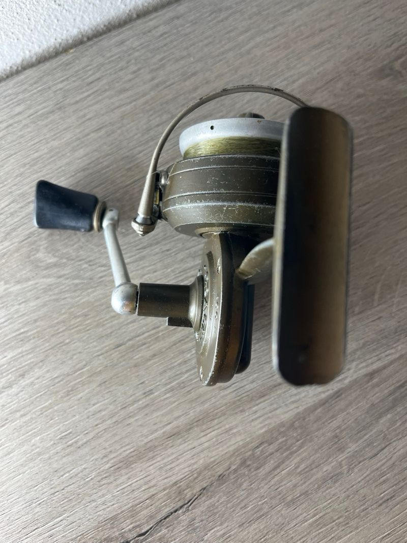 UN BEL MULINELLO Vintage Daiwa 710 Fly Con Bobina Di Ricambio Copia Del