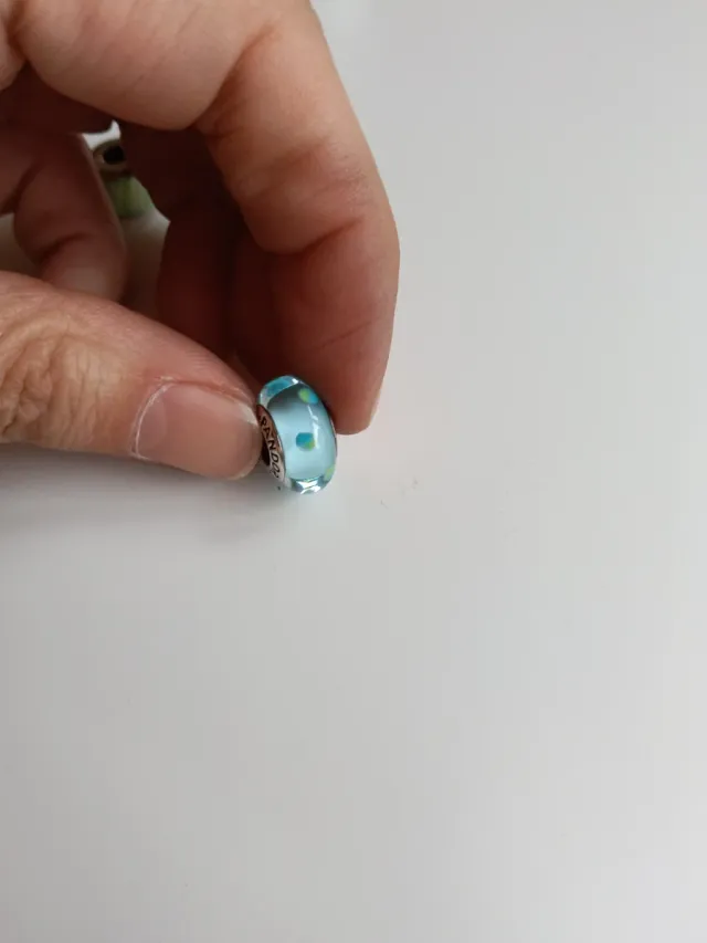 Cuenta Pandora Cristal Azul Lunares