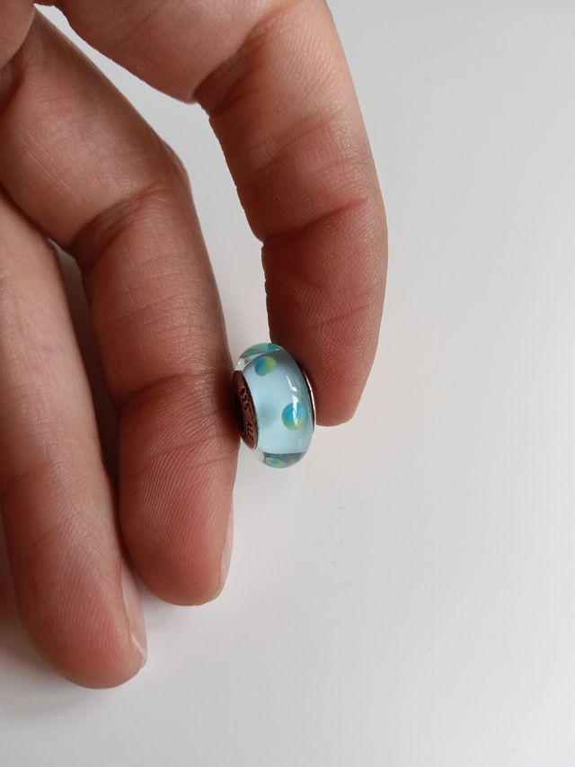 Cuenta Pandora Cristal Azul Lunares