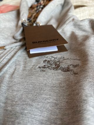 Sudadera Burberry Gris con Capucha