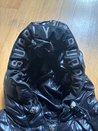 Abrigo de plumas Supply & Demand negro