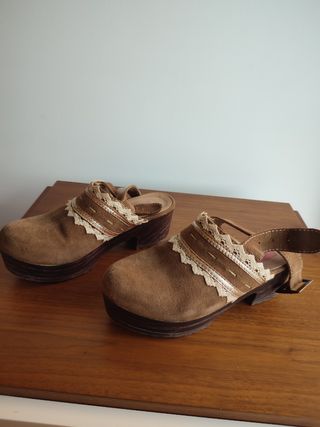 Socas/Tamancas Castanhas com Renda