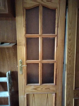 Puerta madera con cristal