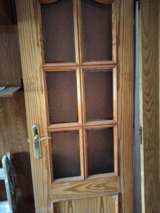 Puerta madera con cristal