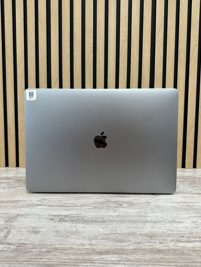 MacBook Pro 15" 2019 i7 16gb 500gb SSD