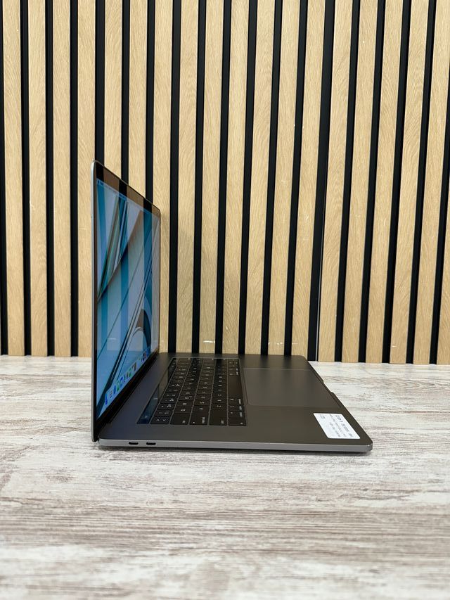 MacBook Pro 15" 2019 i7 16gb 500gb SSD