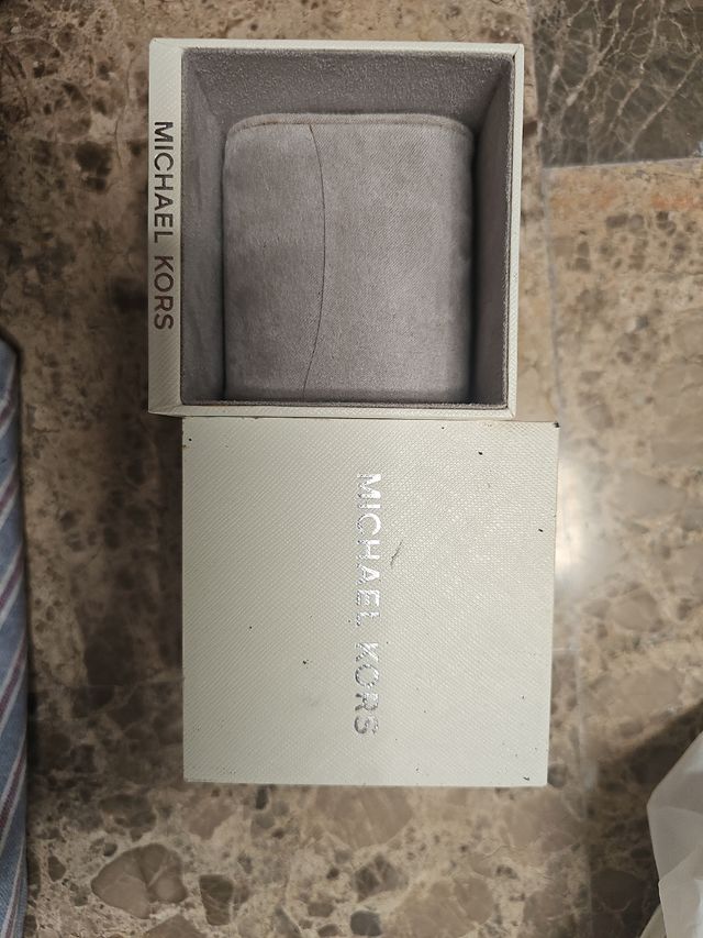 Caja Michael Kors Beige Buen Estado
