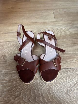 Sandalias Cuña Marrones Cortefiel