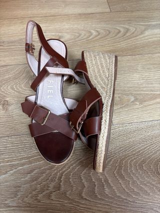 Sandalias Cuña Marrones Cortefiel