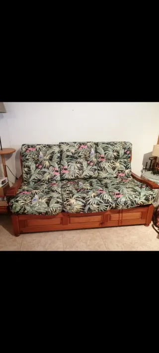 Sofá Cama Madera Rústico , sillón, y mesa de café.