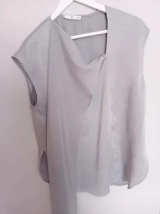 Top Mango gris talla M